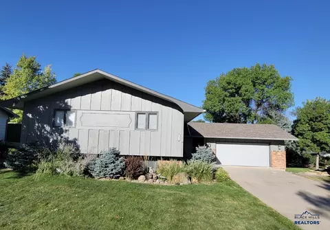 3033 Flint Dr, Rapid City, SD 57702