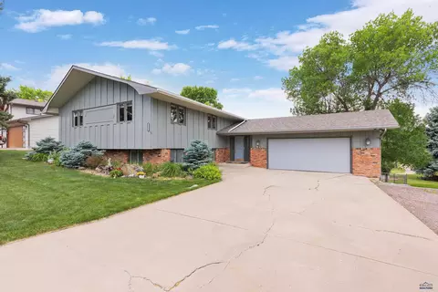 3033 Flint Dr, Rapid City, SD 57702