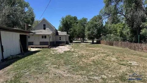 Exterior - 703 4th Ave, Edgemont, SD 57735 photo 5 of 6