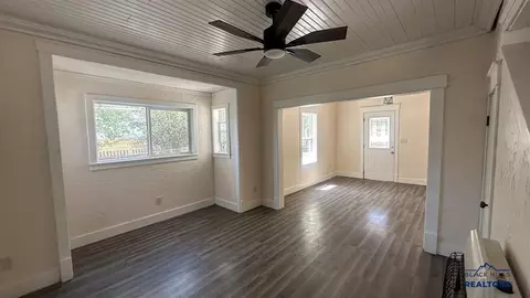 Living - 703 4th Ave, Edgemont, SD 57735 photo 3 of 4