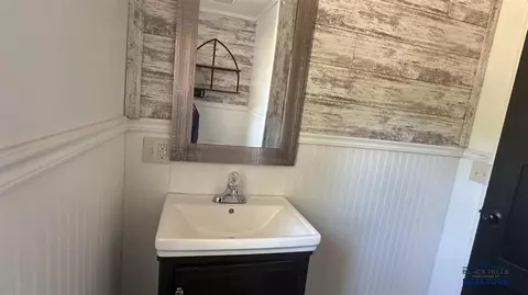 Bath - 703 4th Ave, Edgemont, SD 57735 photo 1 of 2