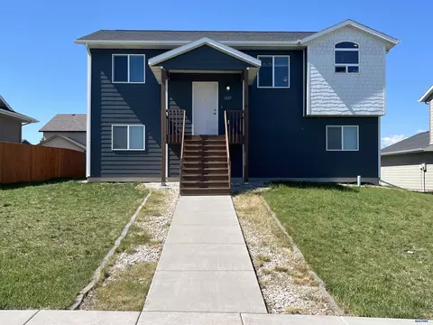 1227 Juneau Dr, Box Elder, SD 57719
