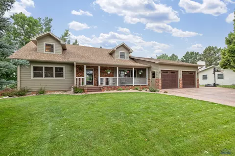 3202 Iris Dr, Rapid City, SD 57702