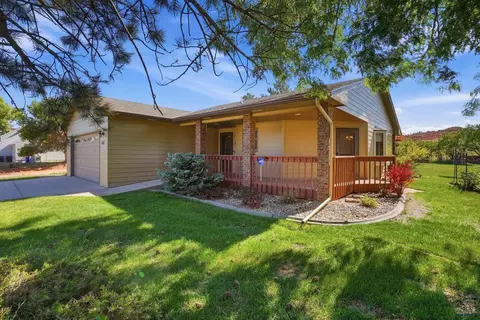 3606 Meadowbrook Dr, Rapid City, SD 57702