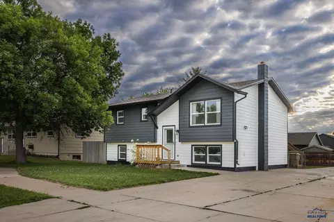2612 Plateau Ln, Rapid City, SD 57703