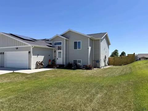 4450 Misty Woods Ln, Rapid City, SD 57701