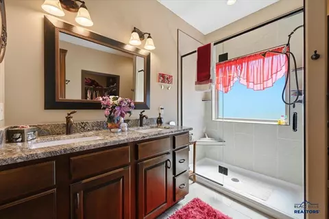 Bath - 8040 Brooks Loop, Spearfish, SD 57783 photo 1 of 3