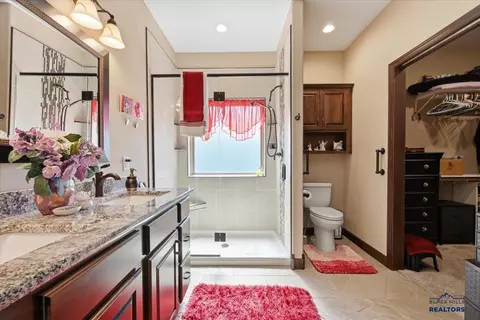 Bath - 8040 Brooks Loop, Spearfish, SD 57783 photo 2 of 3