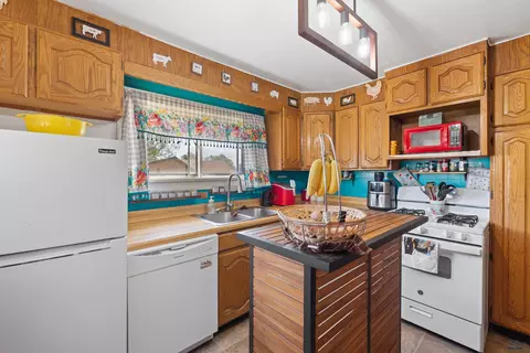 Kitchen - 821 Montgomery, Custer, SD 57730 photo 2 of 3