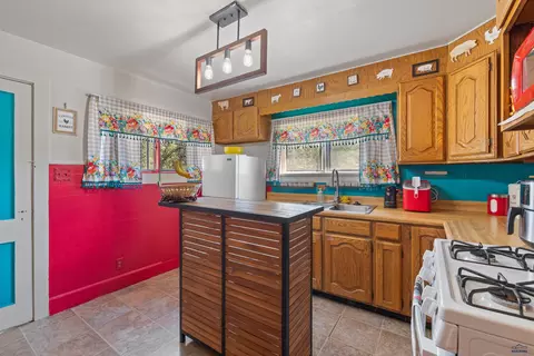 Kitchen - 821 Montgomery, Custer, SD 57730 photo 1 of 3