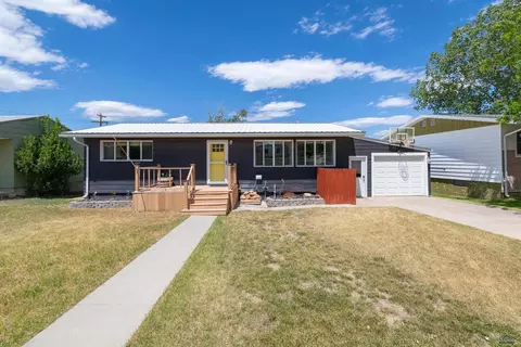 1004 E St #E STREET, Edgemont, SD 57735
