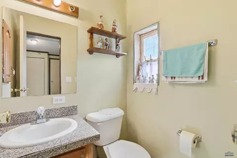 Bath - 1332 Spearfish Mountain Ln, Spearfish, SD 57783 photo 4 of 4