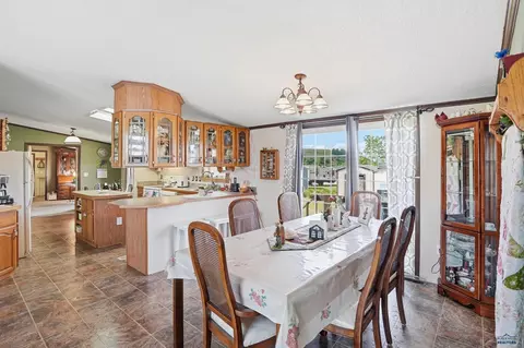 Dining - 1332 Spearfish Mountain Ln, Spearfish, SD 57783 photo 2 of 3