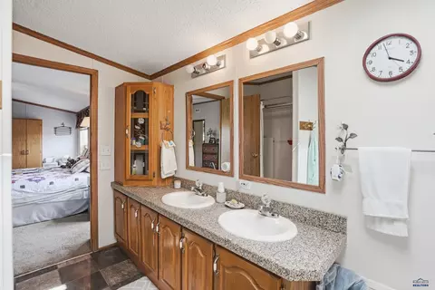 Bath - 1332 Spearfish Mountain Ln, Spearfish, SD 57783 photo 2 of 4