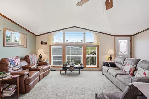 Living - 1332 Spearfish Mountain Ln, Spearfish, SD 57783 photo 3 of 4