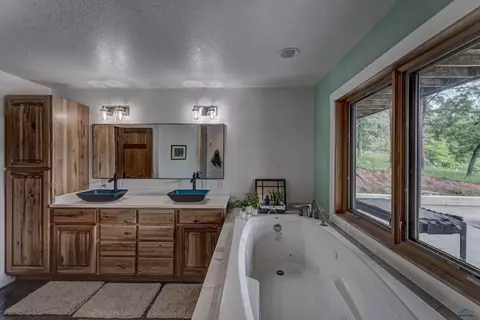 Bath - 20671 Teddy Ct, Sturgis, SD 57785 photo 5 of 6