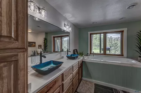 Bath - 20671 Teddy Ct, Sturgis, SD 57785 photo 4 of 6