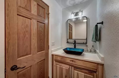 Bath - 20671 Teddy Ct, Sturgis, SD 57785 photo 3 of 6