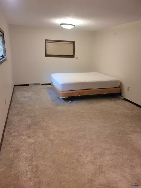 525 W 6th St, Winner, SD 57580 photo 14
