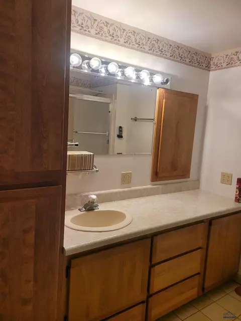 525 W 6th St, Winner, SD 57580 photo 16