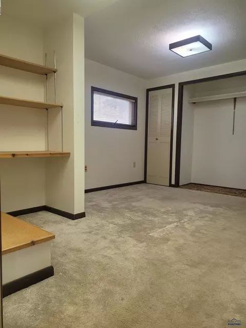 525 W 6th St, Winner, SD 57580 photo 13