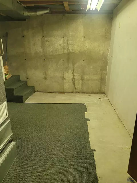525 W 6th St, Winner, SD 57580 photo 7