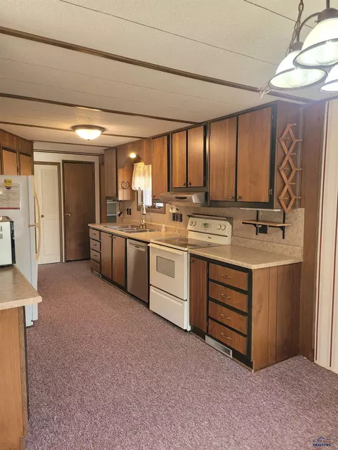 525 W 6th St, Winner, SD 57580 photo 22