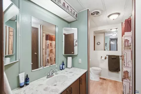 Bath - 25961 Red Star Dr, Custer, SD 57730 photo 1 of 5