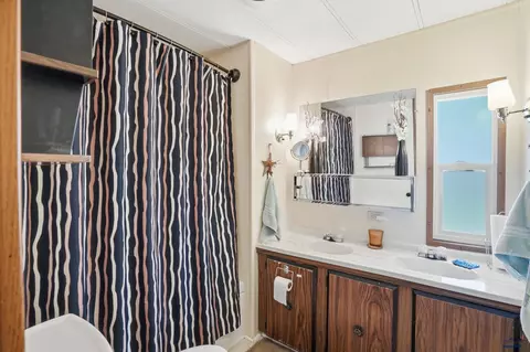 Bath - 25961 Red Star Dr, Custer, SD 57730 photo 4 of 5