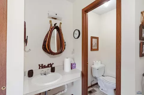 Bath - 25961 Red Star Dr, Custer, SD 57730 photo 3 of 5