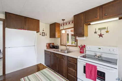 Kitchen - 25961 Red Star Dr, Custer, SD 57730 photo 2 of 2