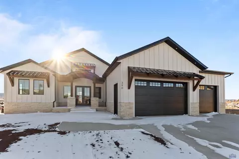 390 Buttercup Ct, Spearfish, SD 57783