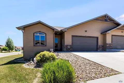 301 Enchanted Pines Dr, Rapid City, SD 57701