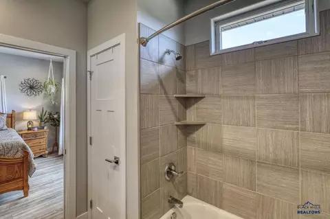 Bath - 26692 Maverick Way, Custer, SD 57730 photo 2 of 4