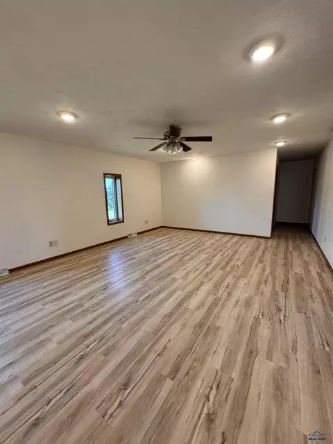103 E State St, Martin, SD 57551 photo 10