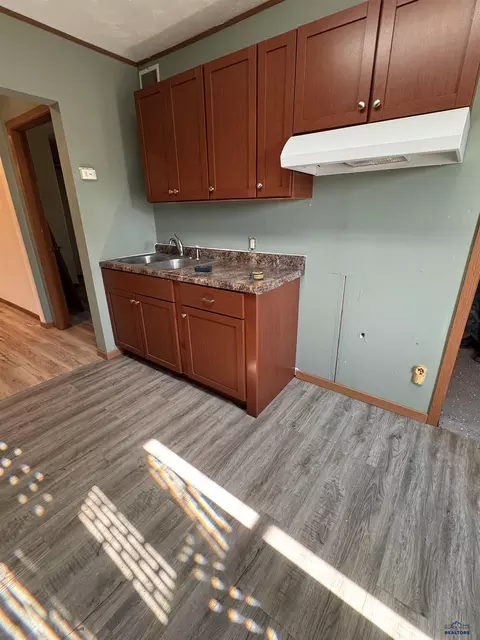 103 E State St, Martin, SD 57551 photo 8