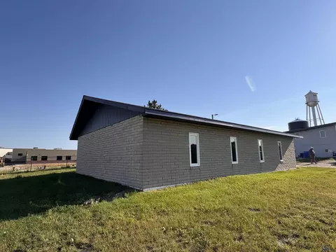 103 E State St, Martin, SD 57551 photo 2