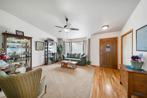 7120 Castlewood Dr, Summerset, SD 57718 photo 3