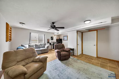7120 Castlewood Dr, Summerset, SD 57718 photo 18