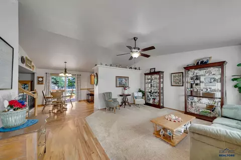 7120 Castlewood Dr, Summerset, SD 57718 photo 2