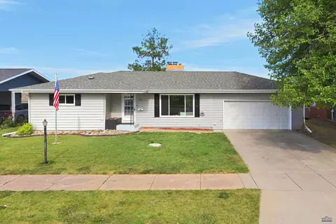 210 Pinedale Dr, Rapid City, SD 57702