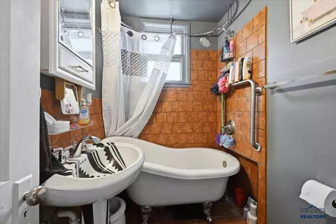 Bath - 332 W Addie St, Lead, SD 57754 photo 1 of 1