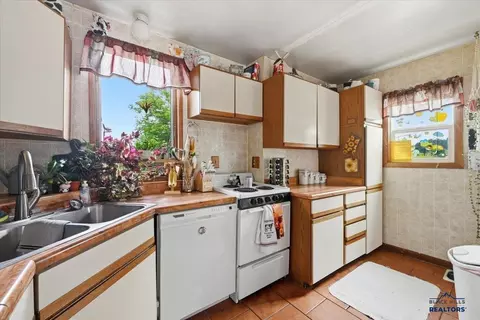 Kitchen - 332 W Addie St, Lead, SD 57754 photo 2 of 3
