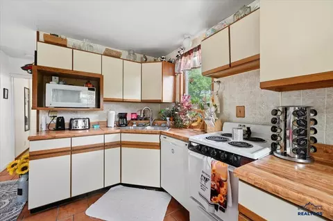 Kitchen - 332 W Addie St, Lead, SD 57754 photo 3 of 3