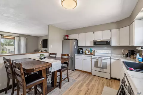 520 Bluebird Dr, Box Elder, SD 57719 photo 4