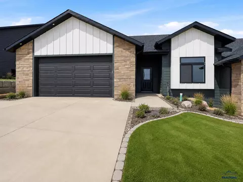 1222 Pinnacle Ct, Rapid City, SD 57701