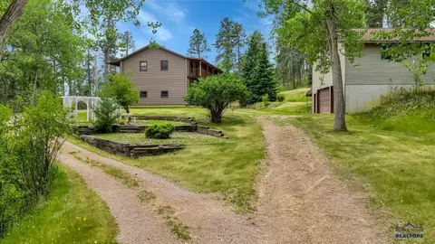 8205 Red Deer Rd, Rapid City, SD 57702