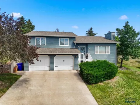 4749 Summerset Dr, Rapid City, SD 57702