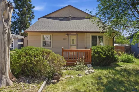 802 Roubaix Dr, Rapid City, SD 57702