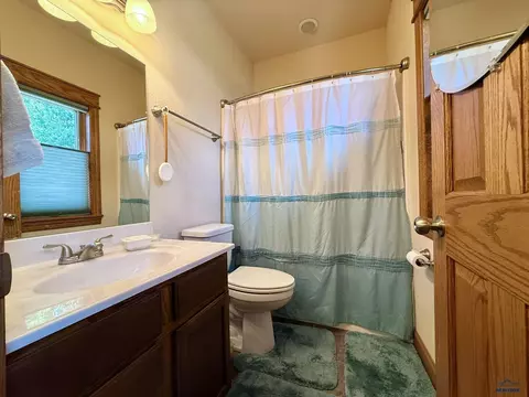 Bath - 206 Tower Ridge Dr, Lead, SD 57754 photo 1 of 3